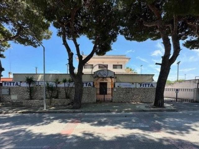 Locale Commerciale in affitto a Puglia, Barletta-andria-trani