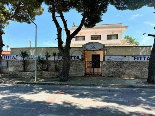 Locale Commerciale in affitto a Puglia, Barletta-andria-trani