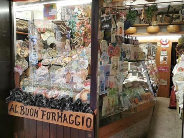 Locale Commerciale in affitto a Porto-Saragozza, Bologna