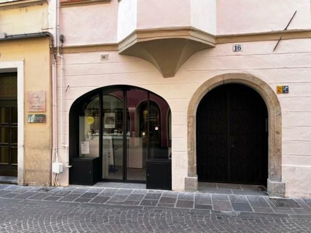 Locale Commerciale in affitto a Centro-Piani-Rencio - Zentrum-Bozner Boden-Rentsch, Bolzano - Bozen