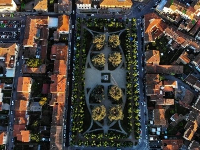 Locale Commerciale in affitto a Borgo San Lorenzo, Toscana