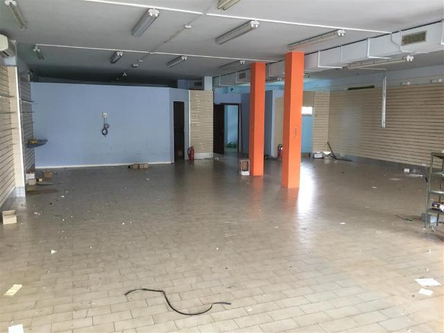 Locale Commerciale in affitto a Borgo Virgilio, Cerese