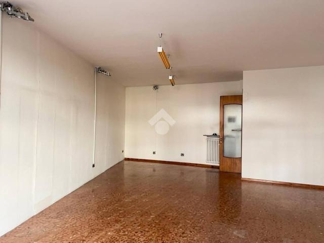 Locale Commerciale in affitto a Comunità montana Alta Valtellina, Bormio