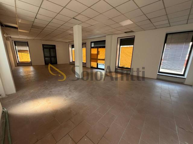 Locale Commerciale in affitto a Bovisio, Bovisio Masciago