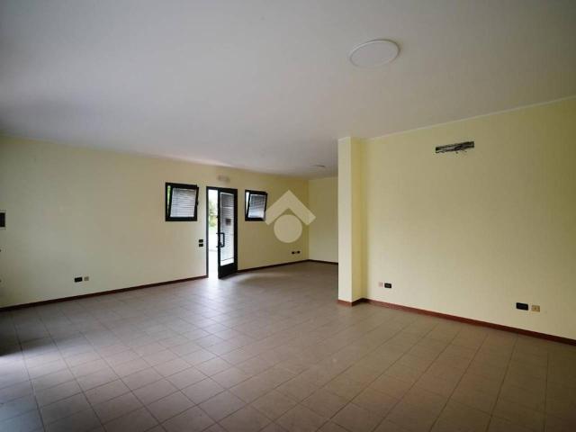 Locale Commerciale in affitto a Breda Di Piave, Veneto
