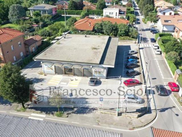Locale Commerciale in affitto a Menegardo, Bregnano