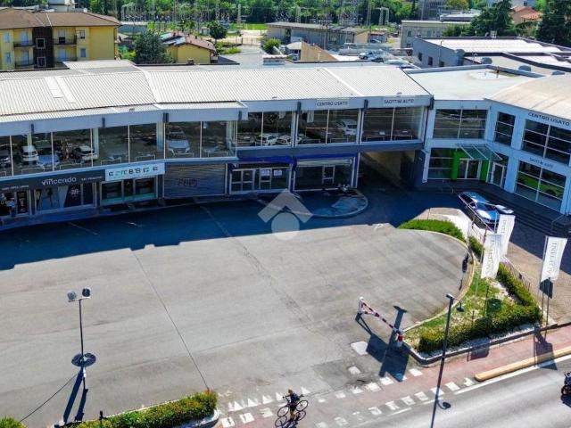 Locale Commerciale in affitto a Zona Est, Brescia