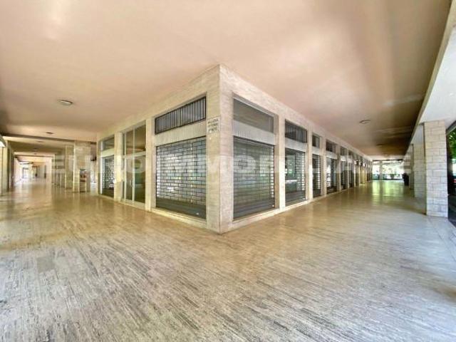 Locale Commerciale in affitto a Zona Nord, Brescia