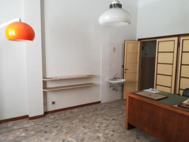 Locale Commerciale in affitto a Zona Centro, Brescia