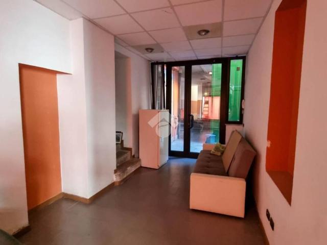 Locale Commerciale in affitto a Vaccarezza Nuova, Brivio