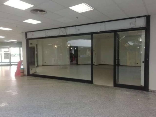 Locale Commerciale in affitto a Moncucco, Brugherio