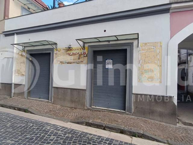 Locale Commerciale in affitto a Brusciano, Campania