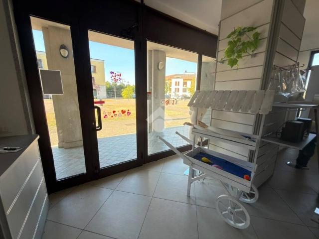 Locale Commerciale in affitto a Unione dei Comuni I Fontanili, Bubbiano
