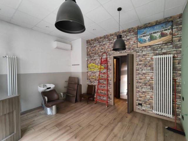 Locale Commerciale in affitto a Busnago, Lombardia