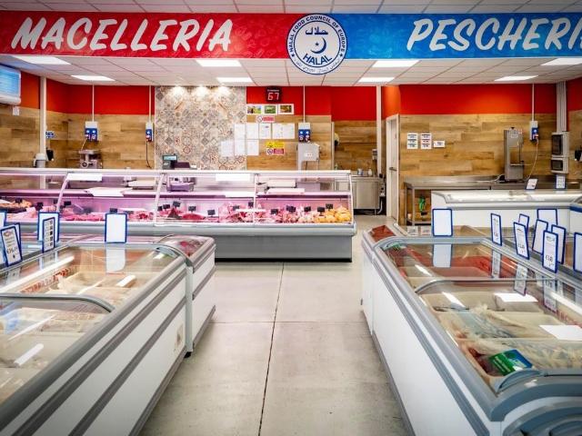 Locale Commerciale in affitto a S. Lucia, Cadeo