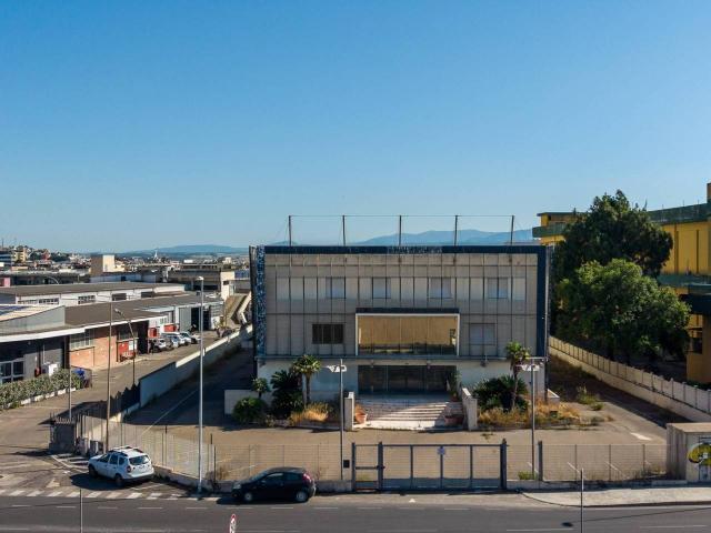 Locale Commerciale in affitto a Fonsarda, Cagliari