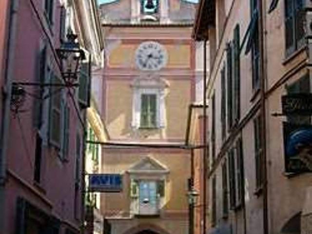 Locale Commerciale in affitto a Cairo Montenotte, Liguria