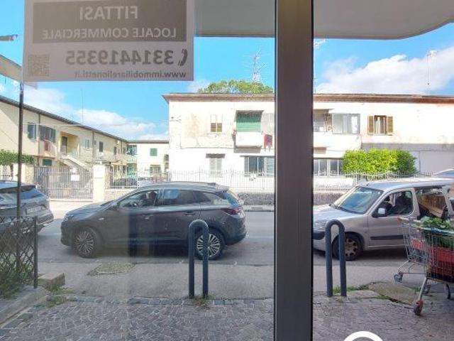 Locale Commerciale in affitto a Caivano, Campania