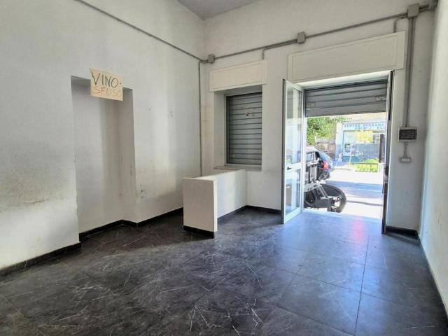 Locale Commerciale in affitto a Caivano, Campania