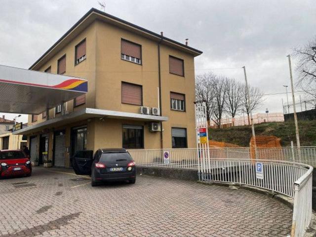 Locale Commerciale in affitto a Scagnello, Calco
