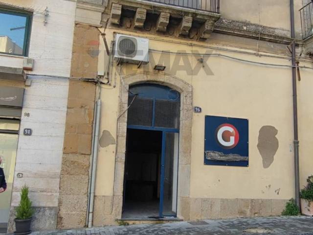 Locale Commerciale in affitto a Canalotto, Caltagirone