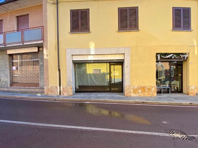 Locale Commerciale in affitto a Calusco D'adda, Lombardia
