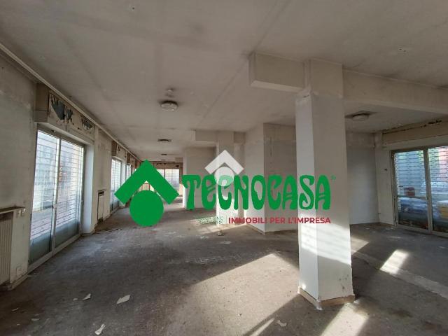 Locale Commerciale in affitto a Fornello, Campi Bisenzio