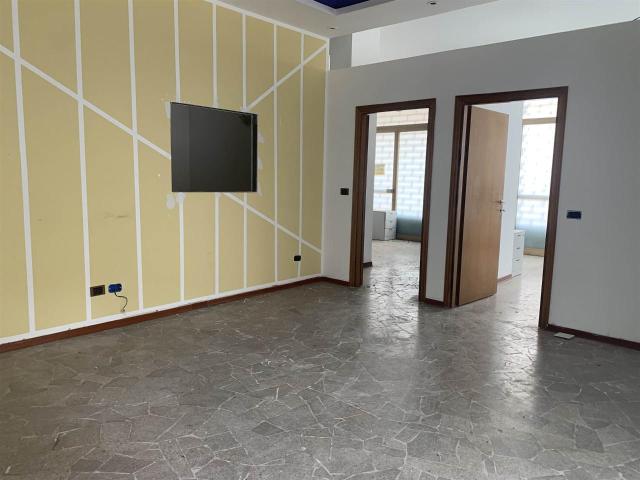 Locale Commerciale in affitto a San Lorenzo, Campi Bisenzio