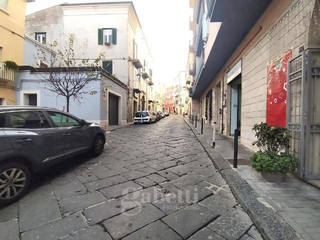 Locale Commerciale in affitto a Campobasso, Molise