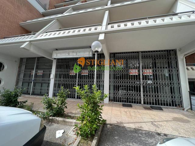 Locale Commerciale in affitto a Campobasso, Molise
