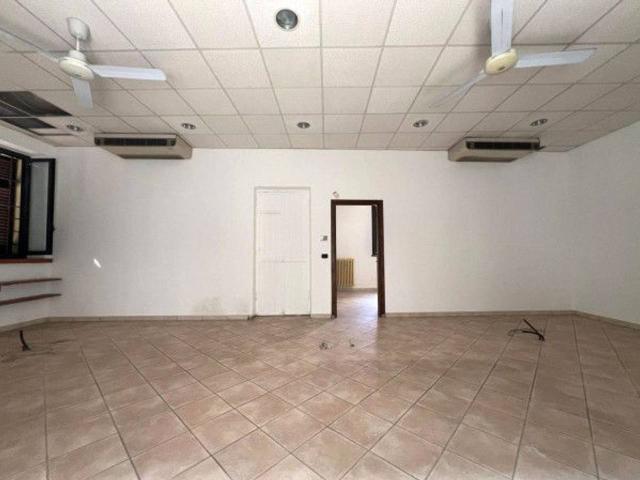 Locale Commerciale in affitto a Piemonte, Cuneo