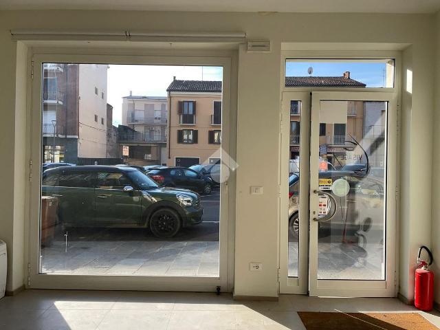 Locale Commerciale in affitto a Piemonte, Cuneo