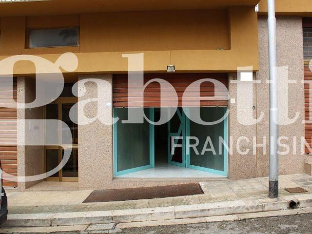 Locale Commerciale in affitto a Puglia, Barletta-andria-trani