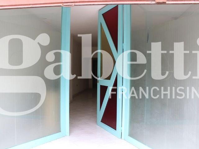Locale Commerciale in affitto a Puglia, Barletta-andria-trani