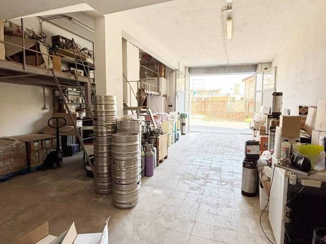 Locale Commerciale in affitto a Puglia, Barletta-andria-trani