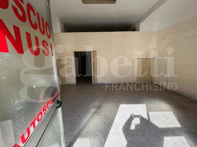 Locale Commerciale in affitto a Puglia, Barletta-andria-trani