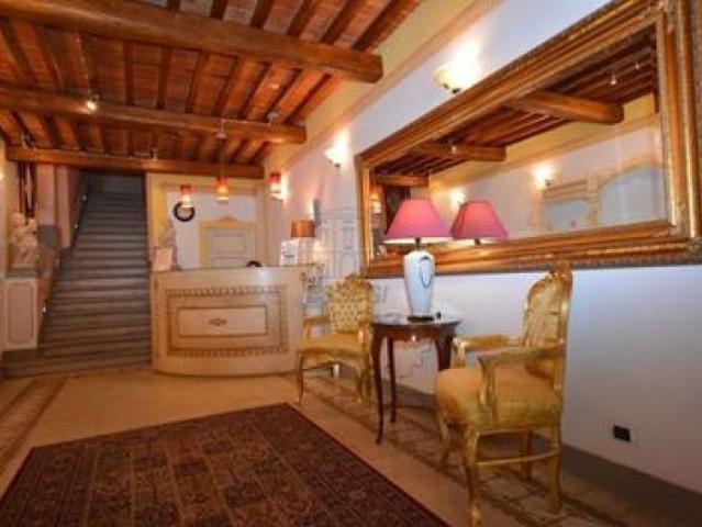 Locale Commerciale in affitto a Capannori, Lucca