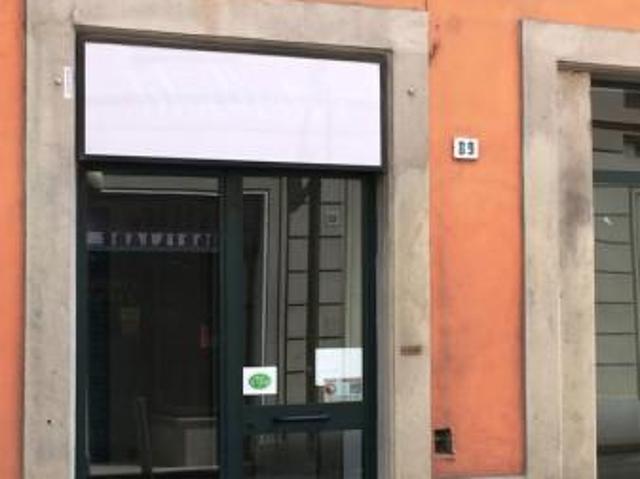 Locale Commerciale in affitto a Capannori, Lucca