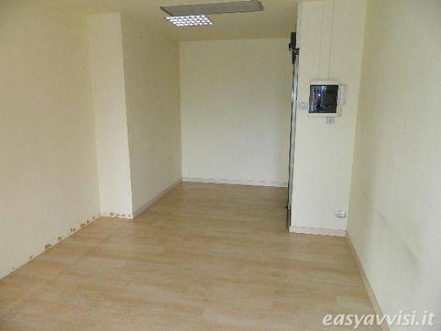 Locale Commerciale in affitto a Capannori, Lucca