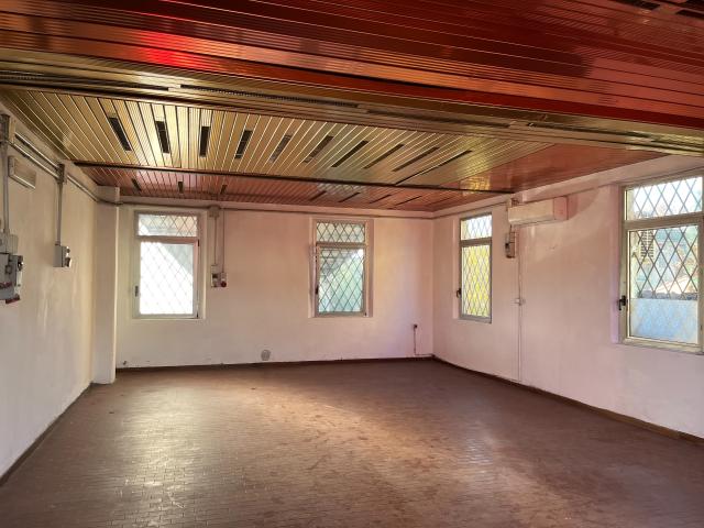 Locale Commerciale in affitto a Zone, Capannori