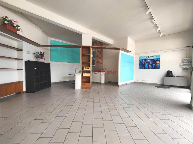 Locale Commerciale in affitto a Capannori, Lucca