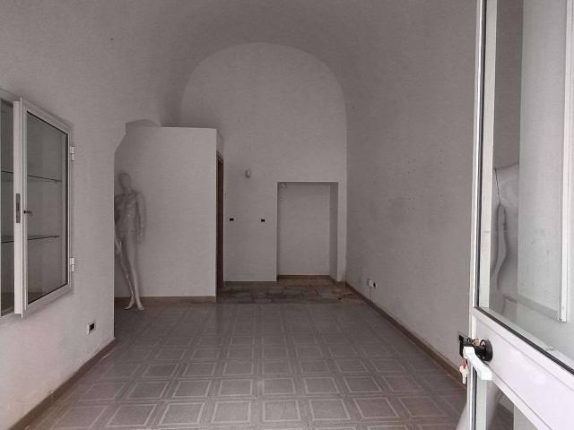 Locale Commerciale in affitto a Puglia, Bari