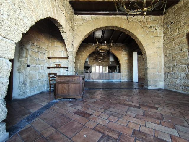 Locale Commerciale in affitto a Carini, Sicilia