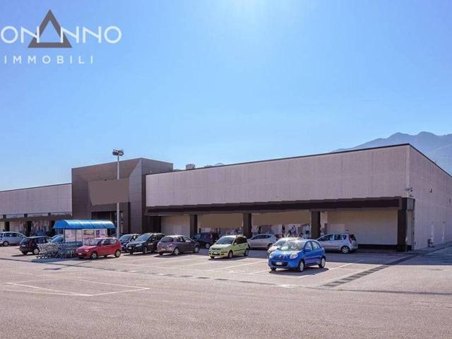 Locale Commerciale in affitto a Carmignano Di Brenta, Veneto