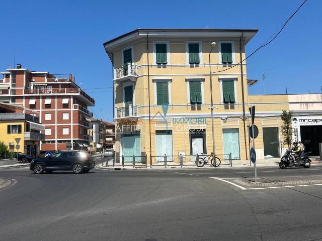 Locale Commerciale in affitto a La Prada, Carrara