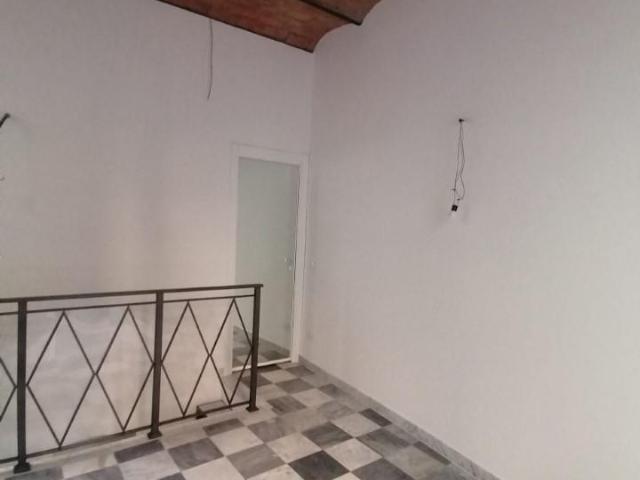 Locale Commerciale in affitto a Fabbrica, Carrara