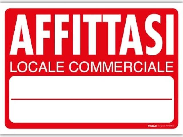 Locale Commerciale in affitto a Marina di Carrara, Carrara