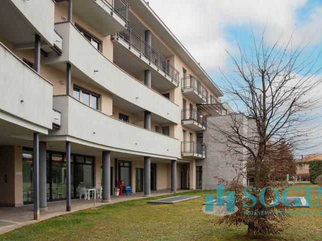 Locale Commerciale in affitto a Carugo, Lombardia
