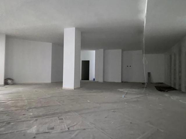 Locale Commerciale in affitto a Carvico, Lombardia