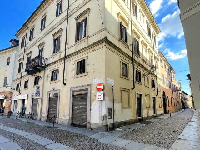 Locale Commerciale in affitto a Piemonte, Alessandria